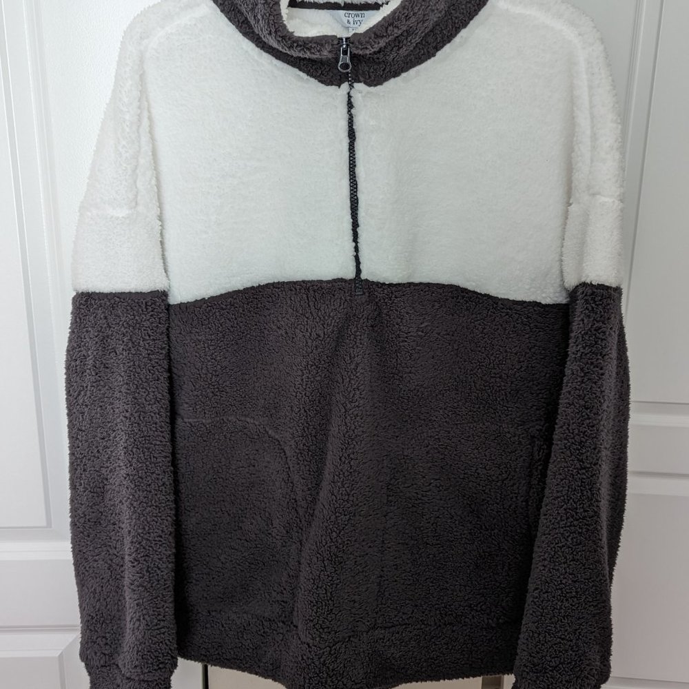 Crown & Ivy Women's Charcoal & White Fleece Pullover